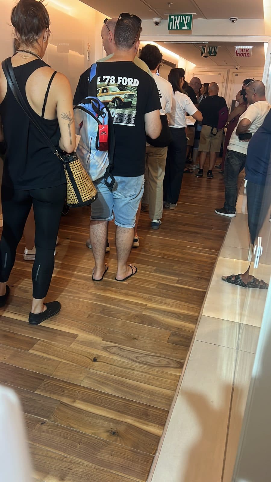 תור בתוך שגרירות פורטוגל בתל אביב